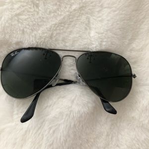 Ray-Ban black aviator